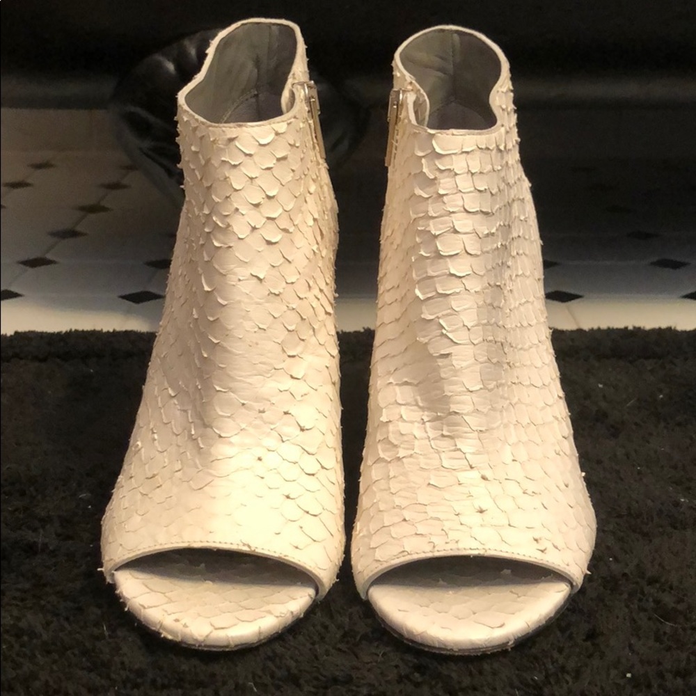 VINCE size 8 booties